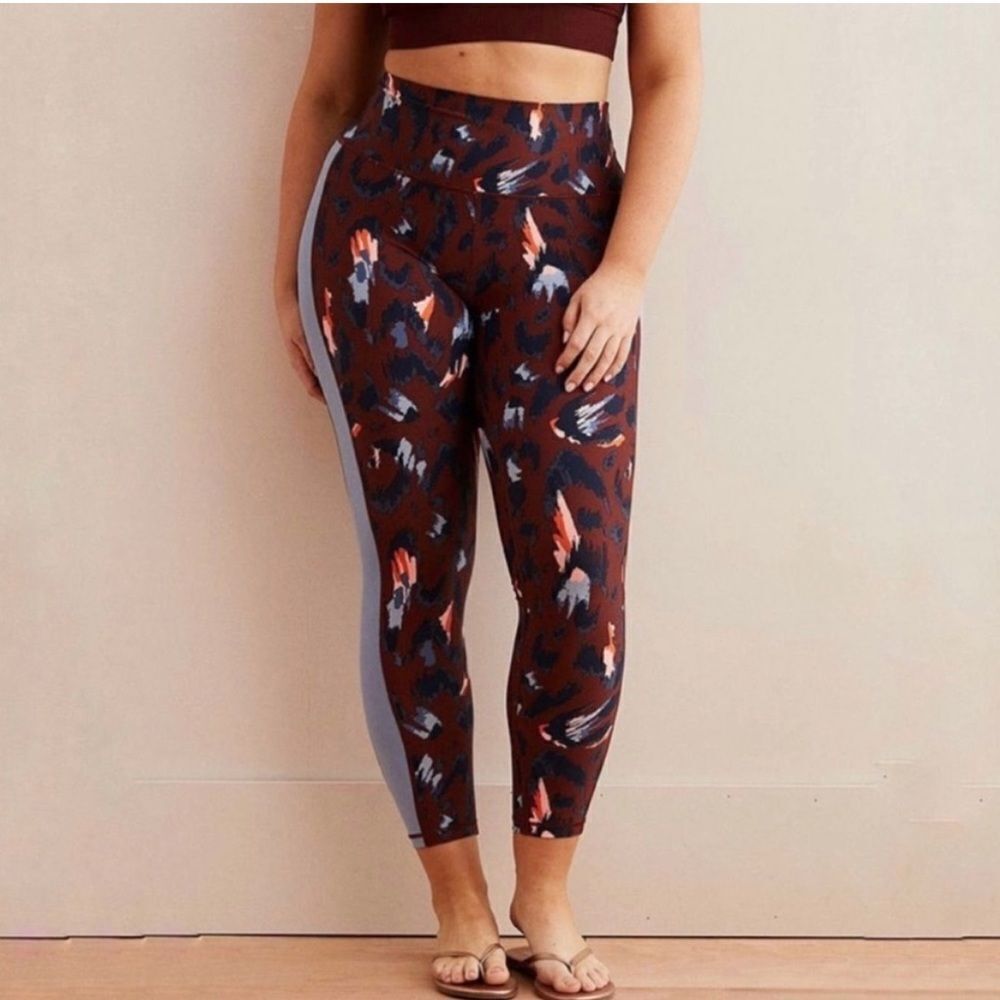 aerie Chill Play Move Leggings in Maroon Leopard Print size Medium